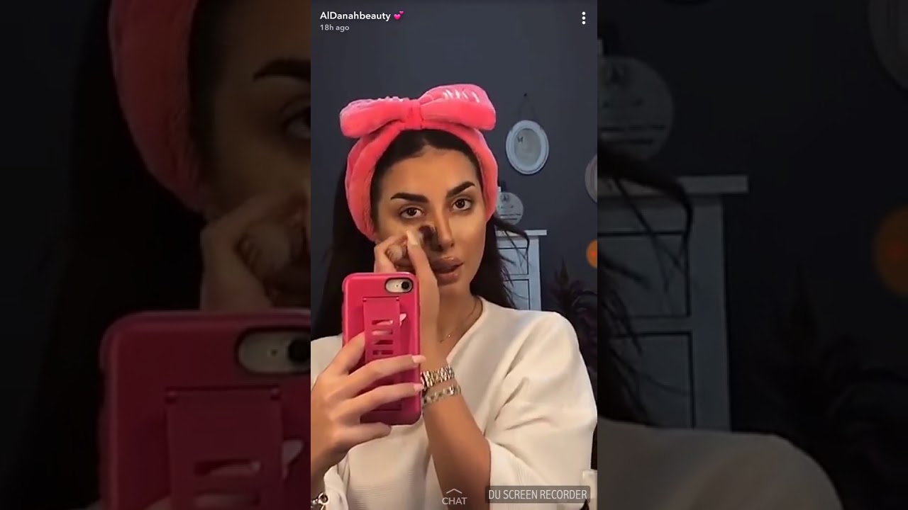 الدانة موديل مكياج ناعم ببشرة صحية