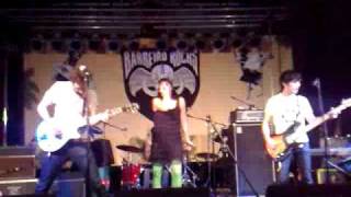 JUANITA Y LOS FEOS - doverman live
