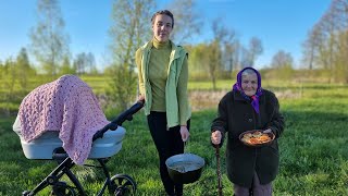 Heartwarming Ukrainian Village Life: Discover Katya's Borsch Masterpiece!