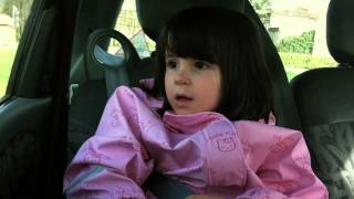 Maximum The Hormone-Maëly (5 years) singing the intro to \