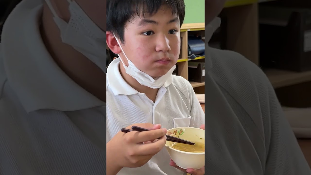 They Serve Themselves? $1.50 Japanese Elementary School Lunch in Osaka