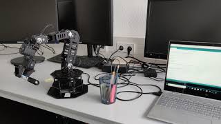 WidowX Arm: liegenden Whiteboardmarker in ein Becher stellen