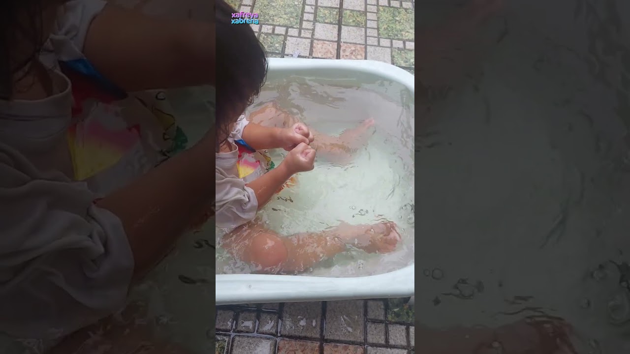 BRENA MANDI DENGAN IKAN | BRENA MENANGKAP IKAN | MAIN DENGAN IKAN KOMET