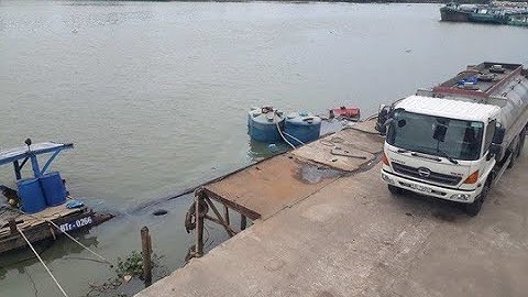 26 tấn hóa chất chìm trên sông dong nai