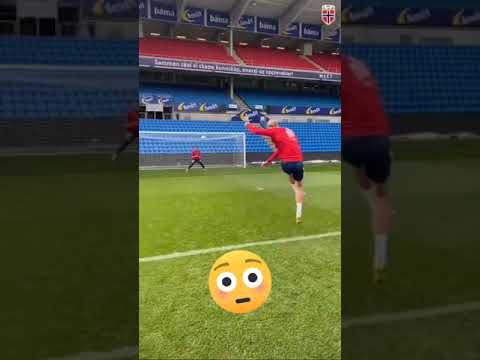 Холанд чуть не порвал сетку ворот😱🔥💥 #холанд #норвегия #haaland