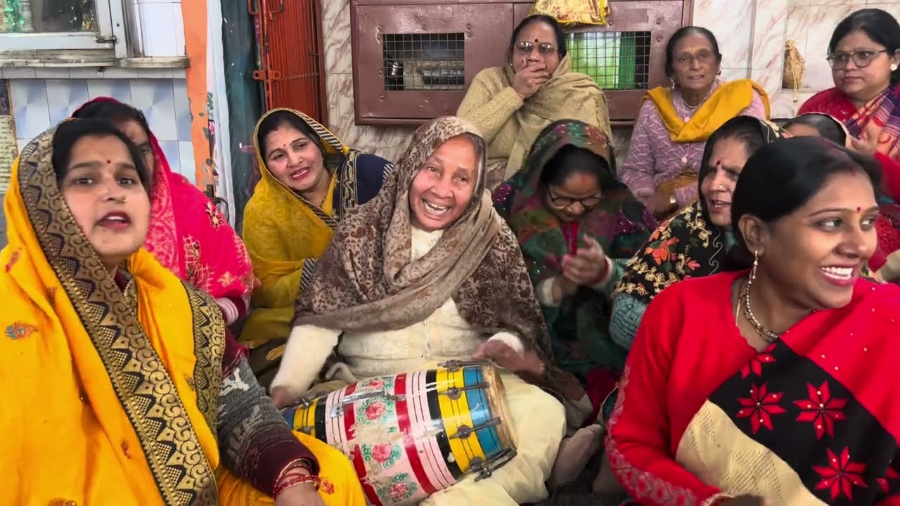 अम्माजी ने गाया धमाकेदार भजन मेरे पैरों में छाले पड़ गए गोदी में उठा ले ओ सांवरे🕉️💐❤️🔱🌹