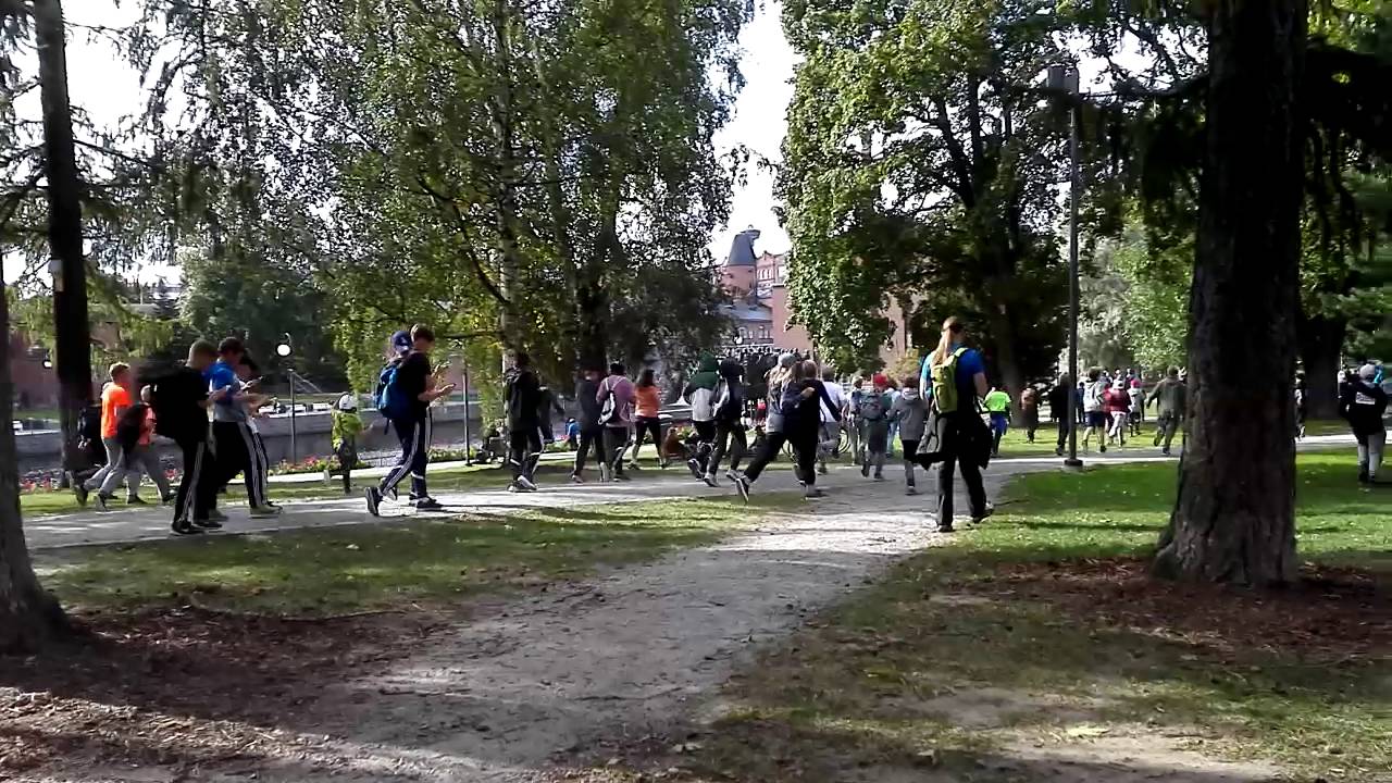 Pokemon Go crowd goes hunting