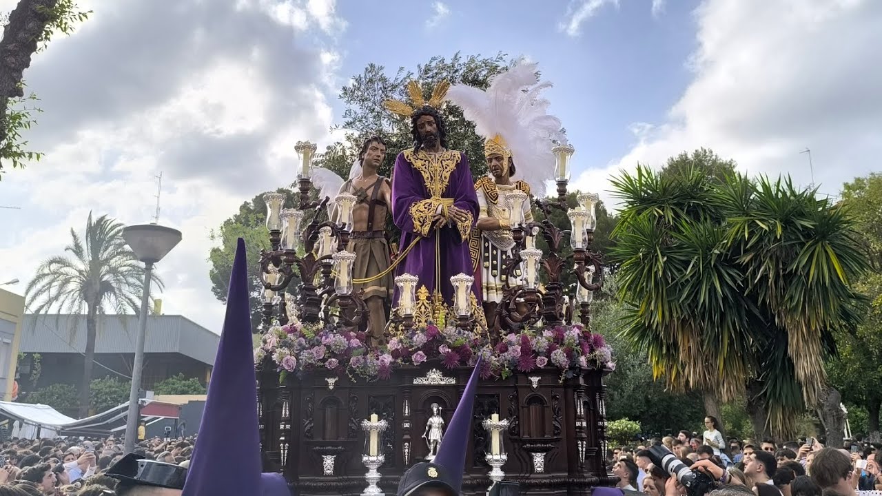 IMPRESIONANTE SALIDA DE NTRO PADRE JESÚS DE NAZARET. | Viernes de Dolores 2025.