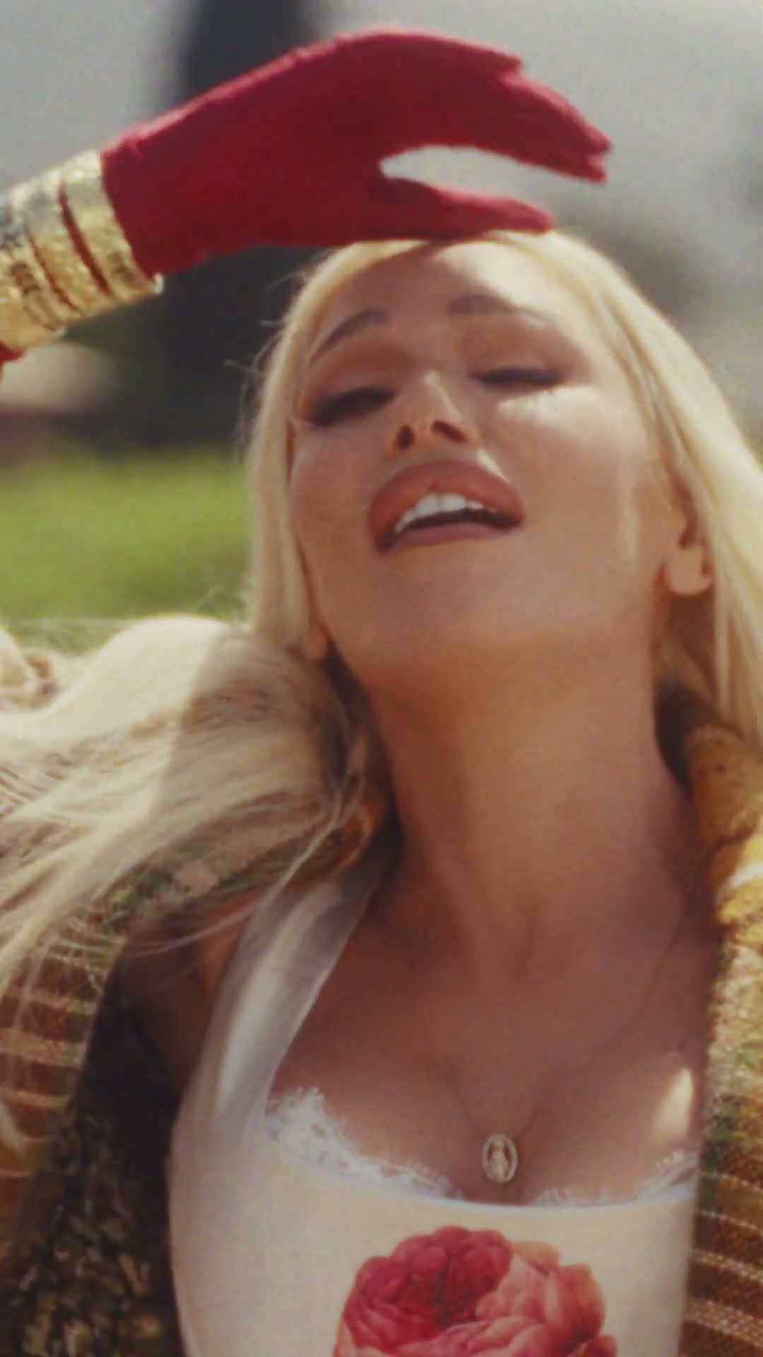 @gwenstefani - Somebody Else's (Official Music Video)
