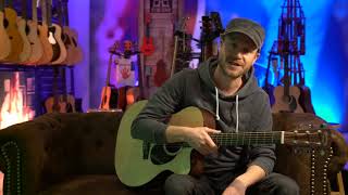 Mätthu Von Troubas Kater Begeistert Von Seiner Neuen Martin Guitar Bern