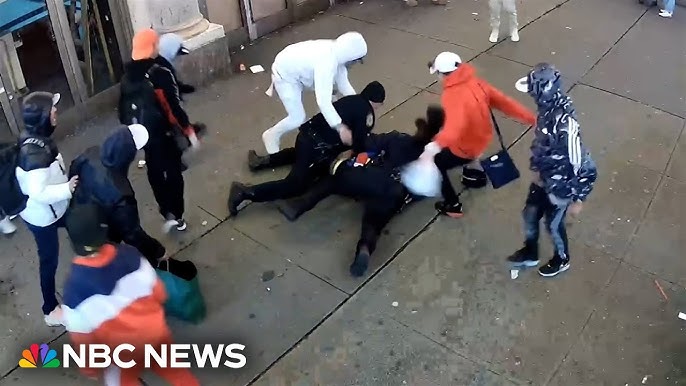 Video Shows Moments In Attack On Two Nypd Officers In Times Square