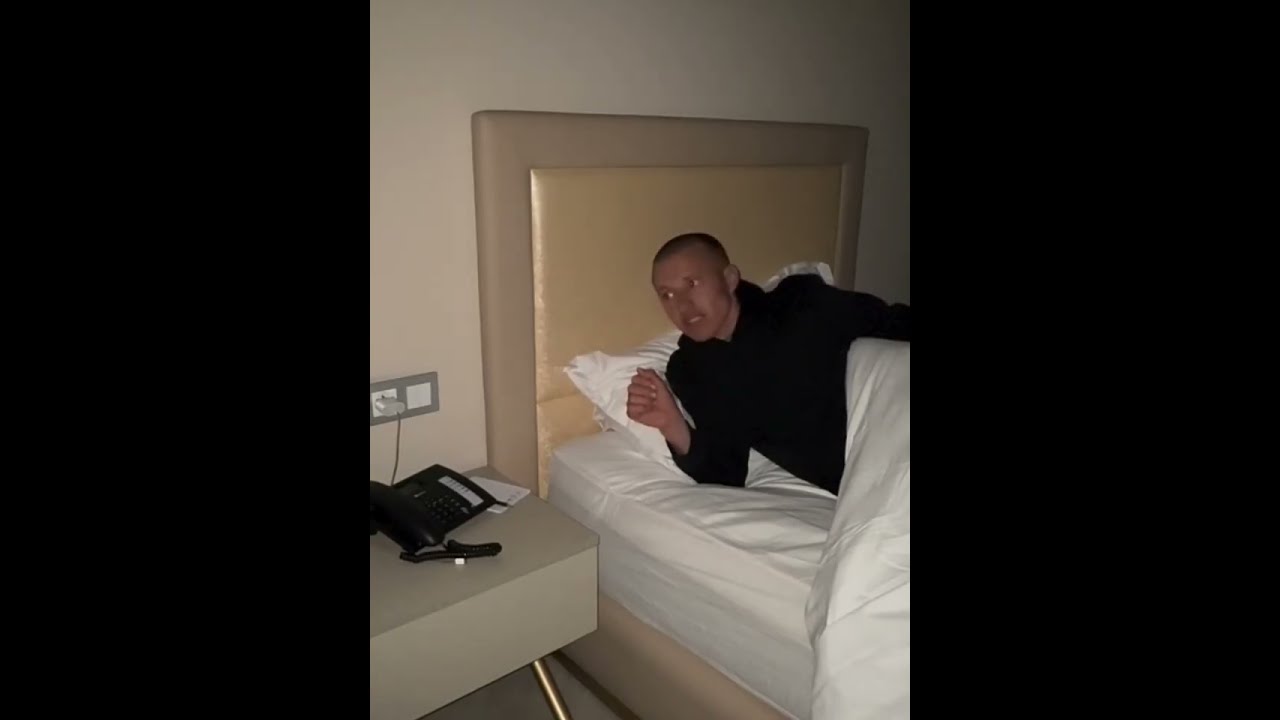 رشيد جاه البرد فلوطيل وبغا يصوني ليهم وتغطا بالجلابة 😂🤣😅 هارب ليه🤣