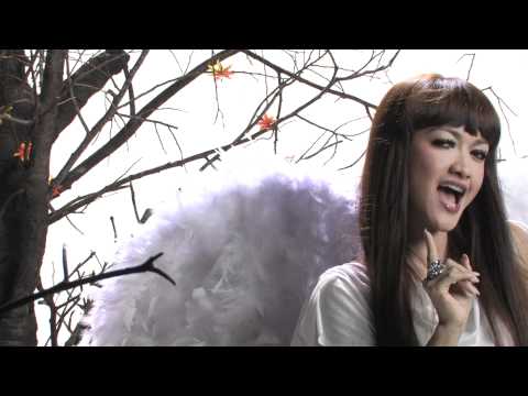 Julia Perez - Aku Mah Gitu Orangnya (With Lyrics) HD