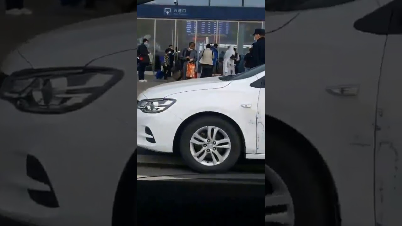 This is Wuhan today, people are still falling on road