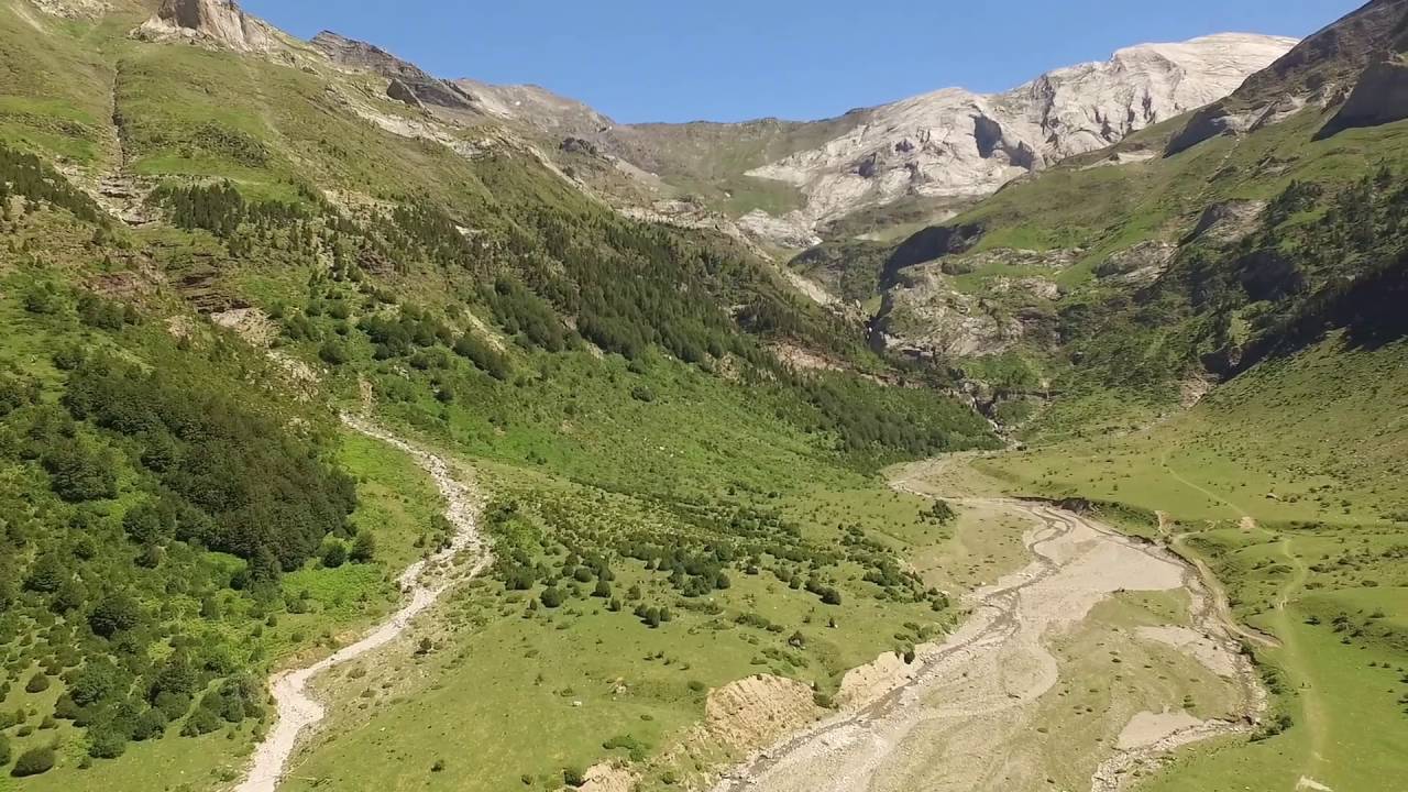 Vallée de Pineta dans les Pyrénées - YouTube