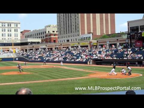 Giants LHP Eric Surkamp strikes out Indians 3B Kyl...