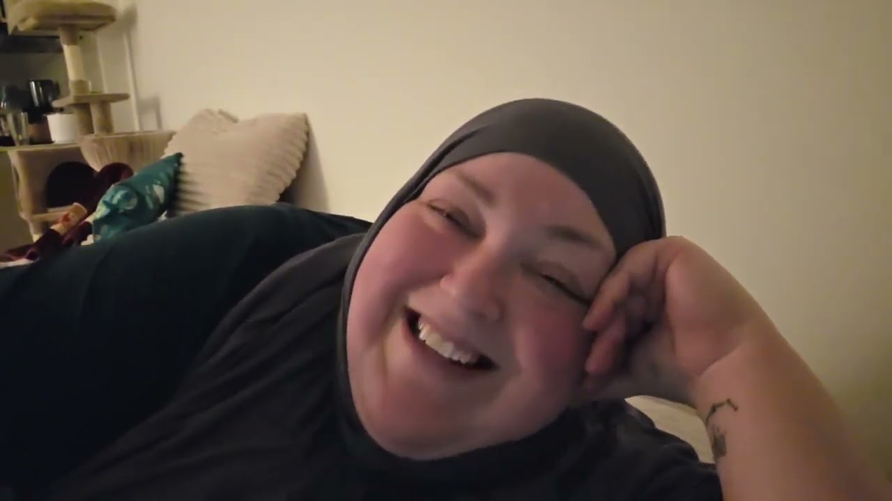 Foodie Beauty Total Meltdown Rage About Abandoned Cat