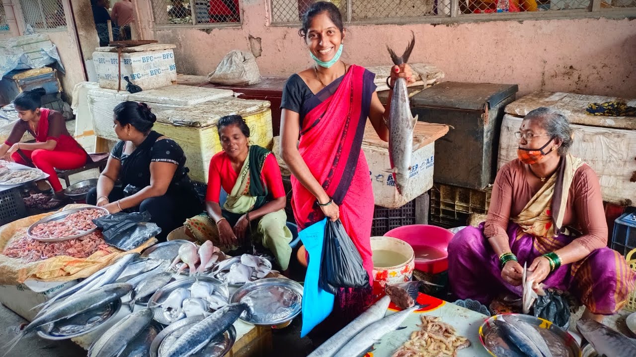 पनवेलच्या सर्वात मोठ्या फिश मार्केटला नेले बायकोला 😍 | Uran Naka Fish Market - Panvel (Navi Mumbai)