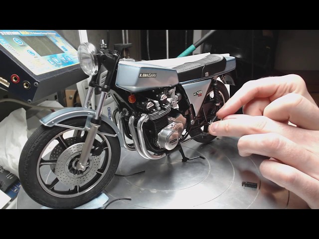 Building the Nagano 1/8 Kawasaki Z1R part 13 - YouTube