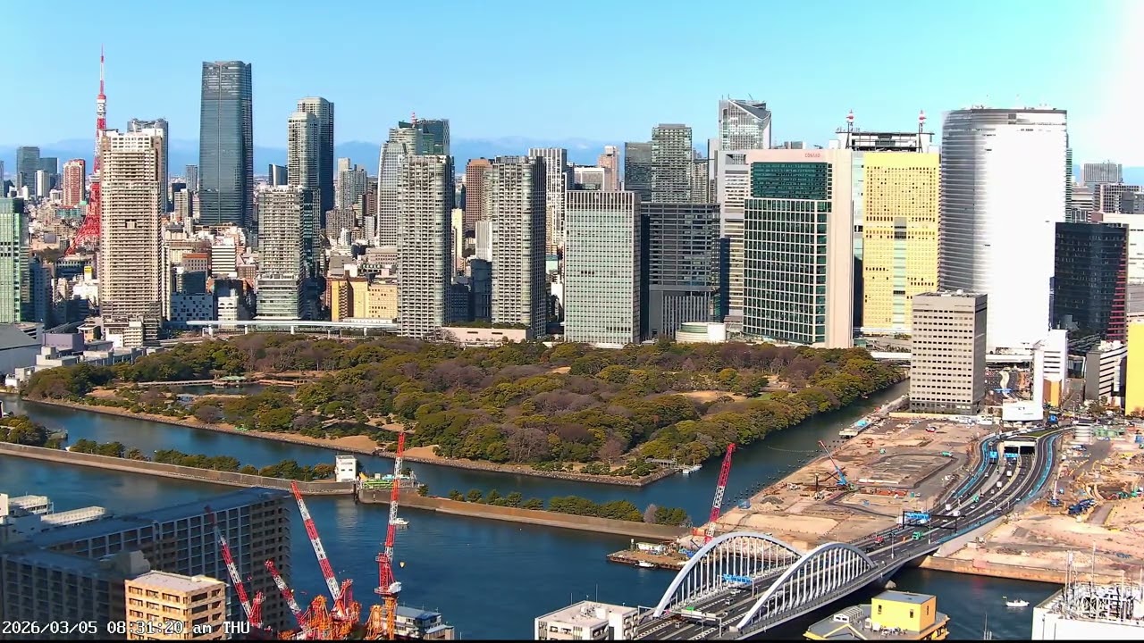 東京ライブカメラ 4K | 港区・築地 | 夕焼けと都心の景色 | 2026-03-05