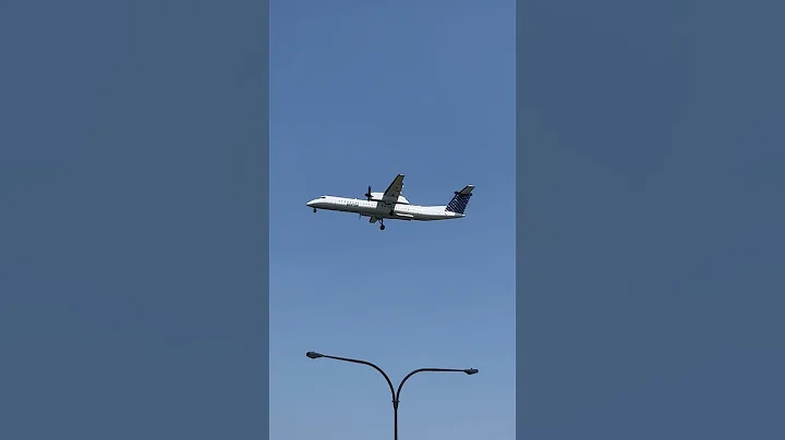 Porter Airlines De Havilland Dash 8-400 Arriving Dulles Airport #shorts #planespotting #dehavilland