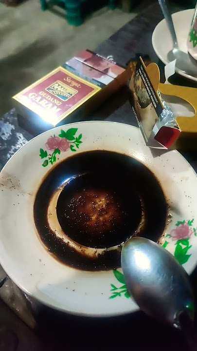 ANEH, malam hari ngopi sendiri tapi hidangannya...????? #shorts