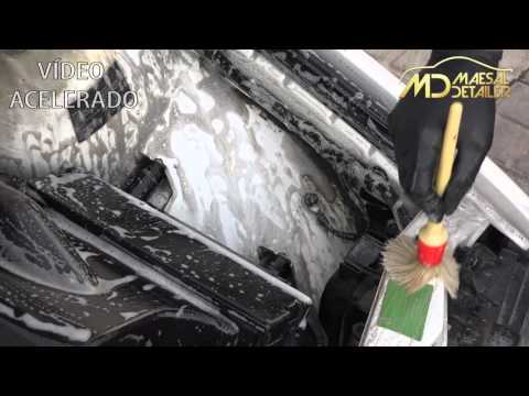 Limpiar el motor del coche con Koch Chemie Green Star y pulverizador espumante (Maesal Detailer)