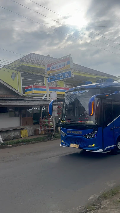 sarapan ini dulu.. bus via trans “baby smile”.. #busmania #telolet #basuri