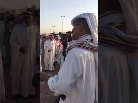 الكميتي يهدي خادم الحرمين الشريفين قدر 