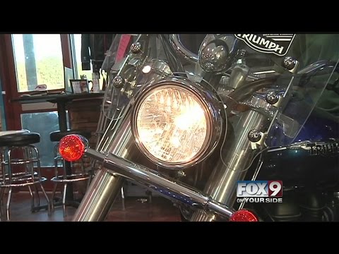 वीडियो: क्या मोटरसाइकिलों पर स्ट्रोब लाइट वैध हैं?