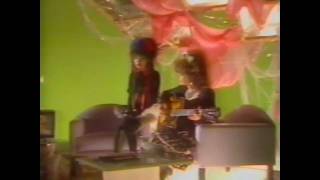 Video thumbnail of "Strawberry Switchblade - Who Knows What Love Is? [Saturday Superstore 16th March 1985]"