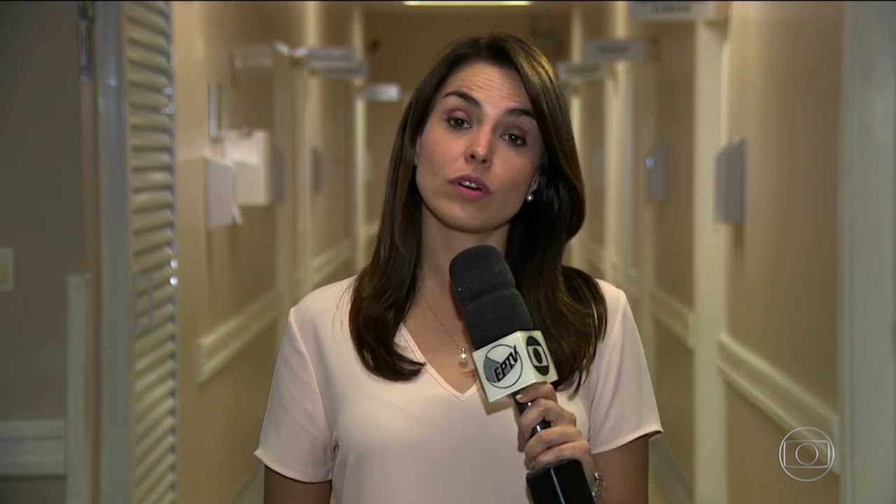 Gestante que dorme de barriga para cima aumenta riscos para o bebê