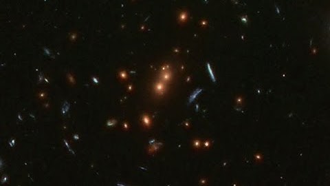 Zoom on distant galaxy cluster