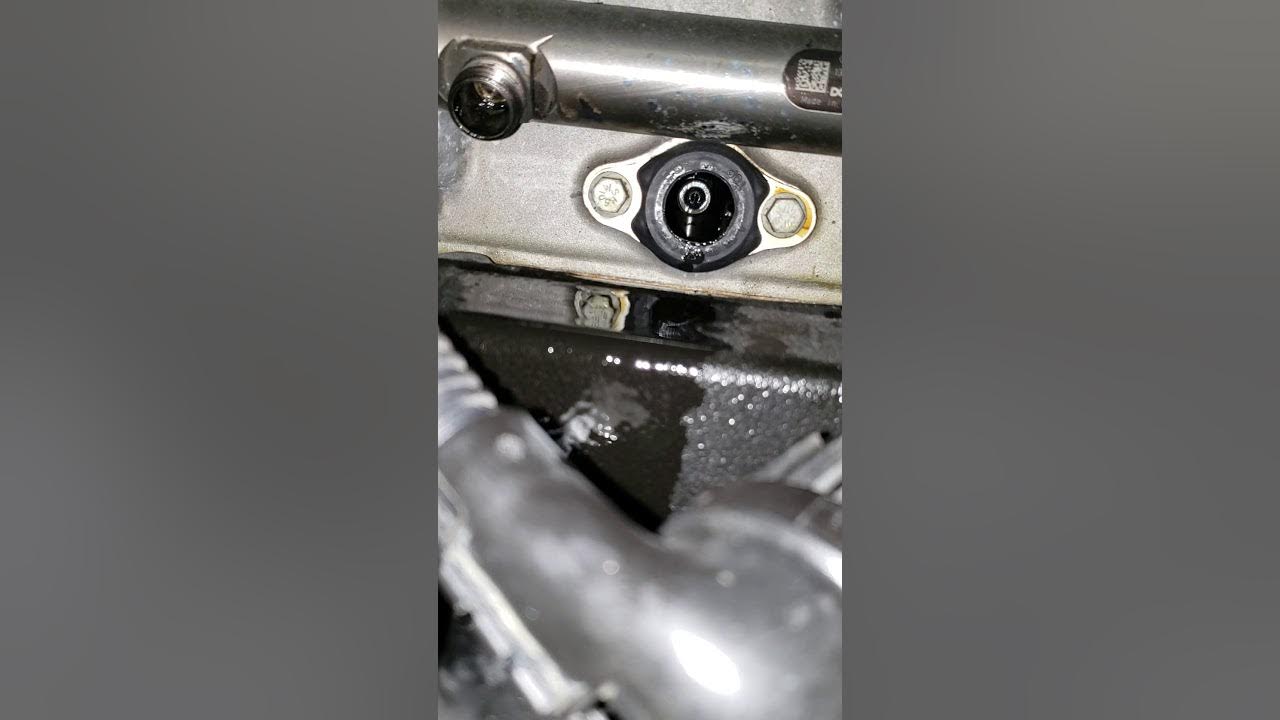 DD15 Leaking Injector Fuel Line Pass through seal replacement YouTube
