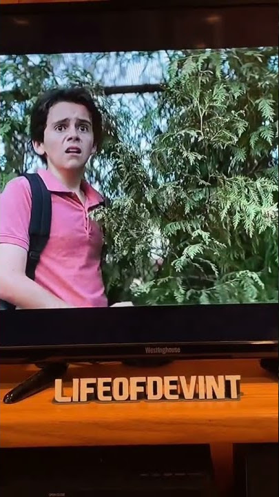 Bill Skarsgard can actually do the famous Pennywise smile and eye movement