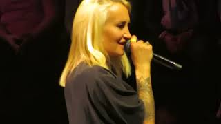 Sarah Connor Kleine Rede bevor sie dazwischen sind wir Freunde singt Tour Start Kiel
