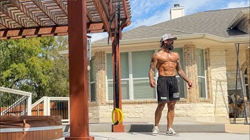 How to Build Chest + Shoulders in 30