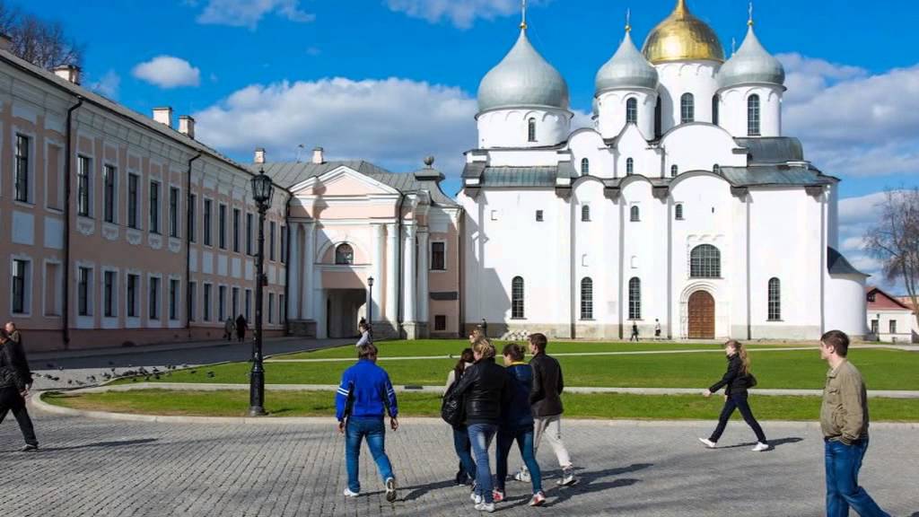 Новгород сколько жителей. Великий Новгород население. Жители Великого Новгорода. Население в Великом Новгороде. Жители Великого Новгорода фото.