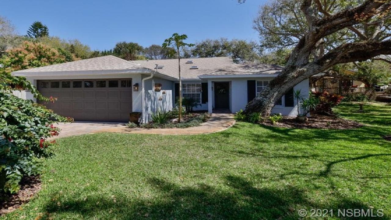 509 Yupon Avenue, New Smyrna Beach, FL Presented by Donna Concannon