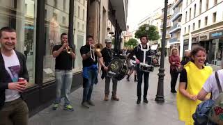La Charanga de Sevilla. Despedida de soltera por el centro de Sevilla.