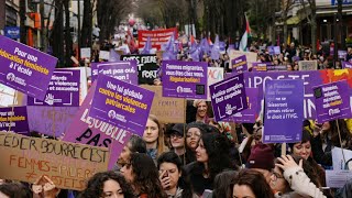 Journée internationale des droits des femmes :  des milliers de manifestants défilent partout en …