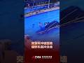 母子俩死里逃生 黑色越野车直冲泳池