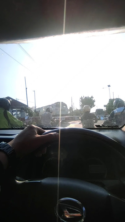 STORY WA NYETIR MOBIL XENIA
