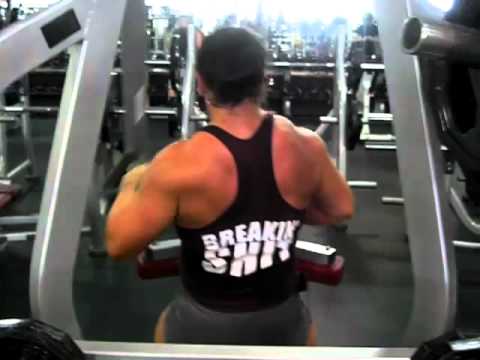 Hammer strenght Pulldowns.