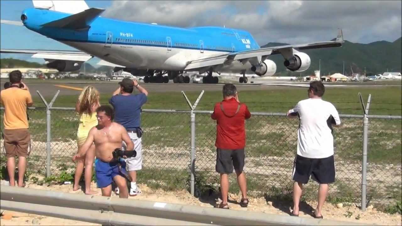 747 Blows People Off Maho Beach St Maarten