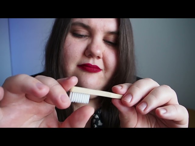 ASMR: Running my fingers along the bristles of a toothbrush | Clear trigger sounds
