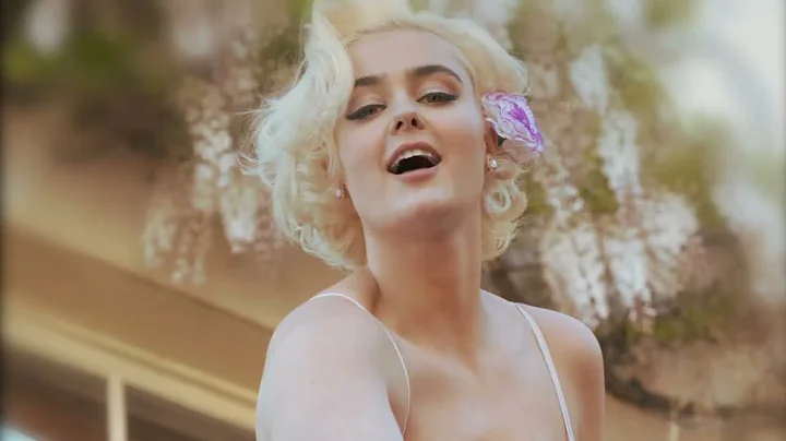 Stefania - Amazing Vintage Style
