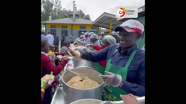 President Ruto serves chapatis at Toi Primary School in Nairobi.