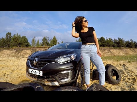 Девушка за рулем Рено Каптур