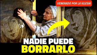 El rostro de la Virgen María apareció sobre un vidrio y nadie puede borrarlo
